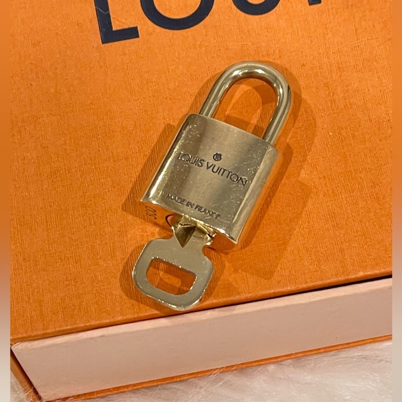 #301 Authentic Louis Vuitton Lock & Key - Picture 2 of 6